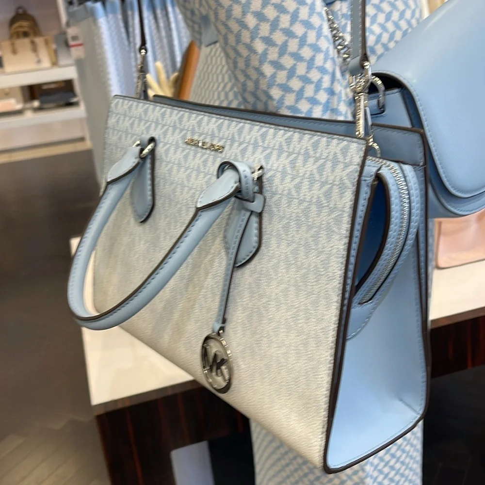 MICHAEL KORS Sheila Medium Ombré Signature Logo Satchel Crossbody Bag
LIGHT SKY - Picture 9 of 16